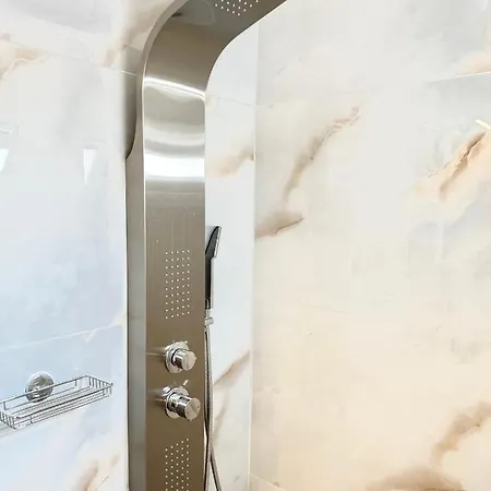 Step One | Luxury Right In The Heart Of Acropolis Next To Metro Station דירה *