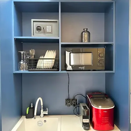 Step One | Luxury Right In The Heart Of Acropolis Next To Metro Station דירה אתונה