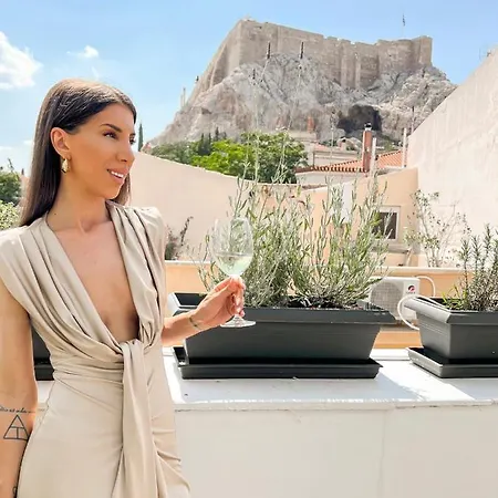 Step One | Luxury Right In The Heart Of Acropolis Next To Metro Station דירה אתונה