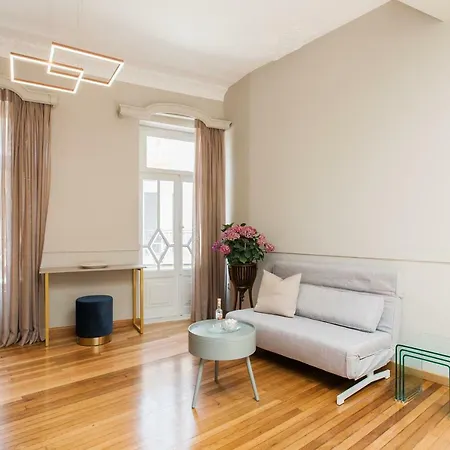 Step One | Luxury Right In The Heart Of Acropolis Next To Metro Station דירה