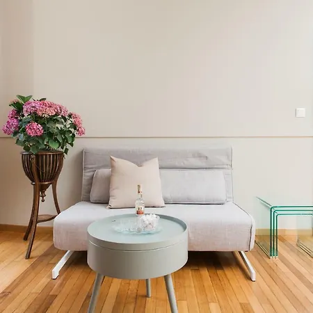 Step One | Luxury Right In The Heart Of Acropolis Next To Metro Station דירה אתונה