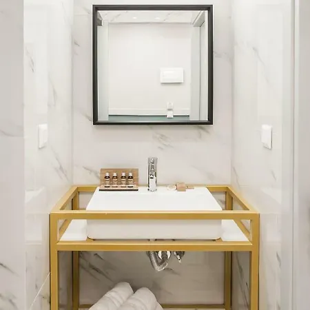 Apartament Step One | Luxury Right In The Heart Of Acropolis Next To Metro Station Ateny