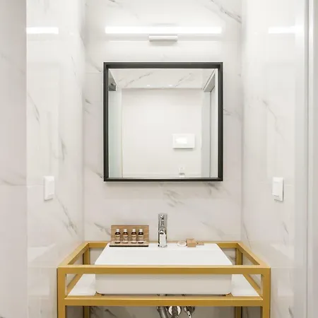 Step One | Luxury Right In The Heart Of Acropolis Next To Metro Station אתונה