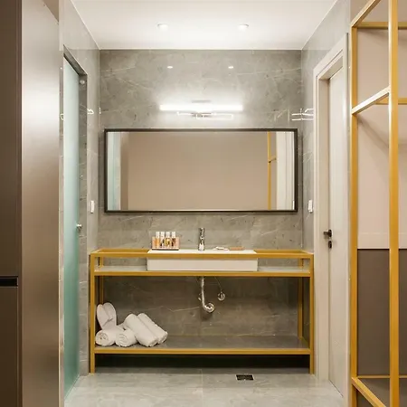 Step One | Luxury Right In The Heart Of Acropolis Next To Metro Station דירה