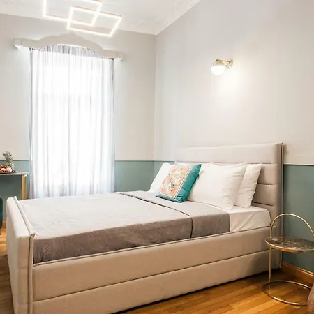 Step One | Luxury Right In The Heart Of Acropolis Next To Metro Station 公寓